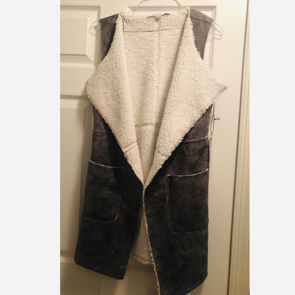 Suede vest, sherpa lined - gray,  small